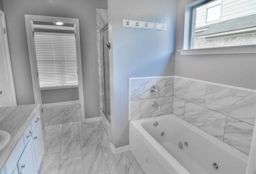 3430 ROXEE RUN CV, Bartlett, Tennessee 38133, 4 Bedrooms Bedrooms, 7 Rooms Rooms,2.1 BathroomsBathrooms,Rental Properties,For Sale,ROXEE RUN,10224542