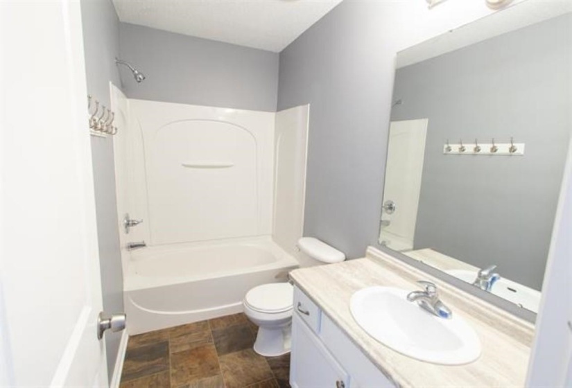 3430 ROXEE RUN CV, Bartlett, Tennessee 38133, 4 Bedrooms Bedrooms, 7 Rooms Rooms,2.1 BathroomsBathrooms,Rental Properties,For Sale,ROXEE RUN,10224542