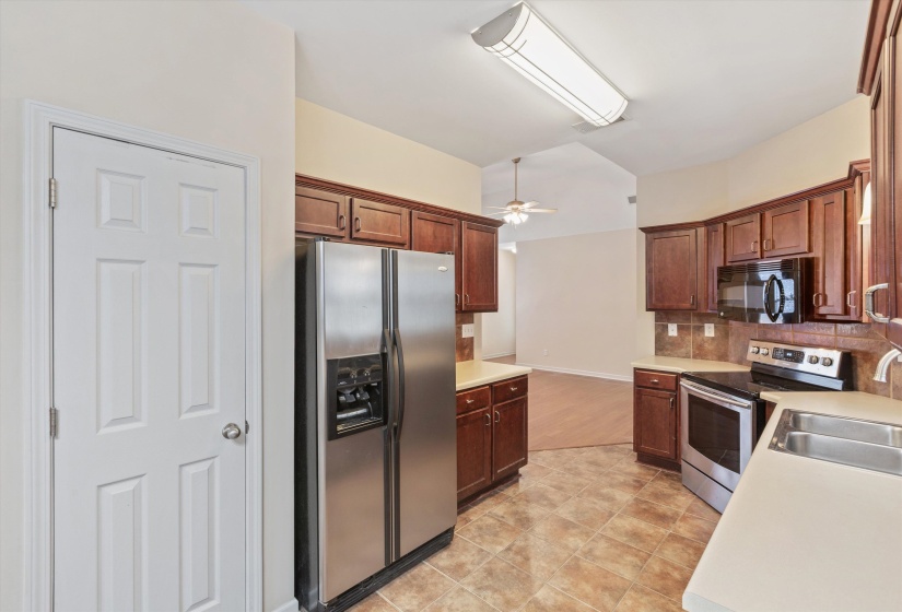 1425 ISLAND TOWN DR, Memphis, Tennessee 38103, 2 Bedrooms Bedrooms, 6 Rooms Rooms,2 BathroomsBathrooms,Rental Properties,For Sale,ISLAND TOWN,10224549