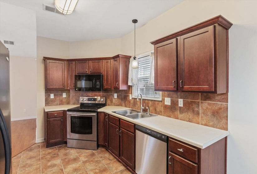 1425 ISLAND TOWN DR, Memphis, Tennessee 38103, 2 Bedrooms Bedrooms, 6 Rooms Rooms,2 BathroomsBathrooms,Rental Properties,For Sale,ISLAND TOWN,10224549
