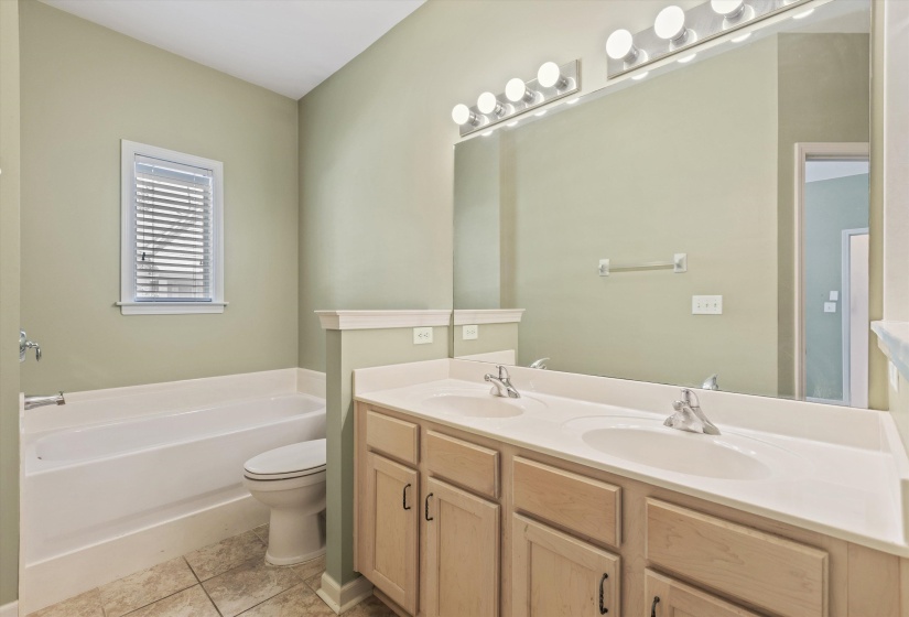 1425 ISLAND TOWN DR, Memphis, Tennessee 38103, 2 Bedrooms Bedrooms, 6 Rooms Rooms,2 BathroomsBathrooms,Rental Properties,For Sale,ISLAND TOWN,10224549