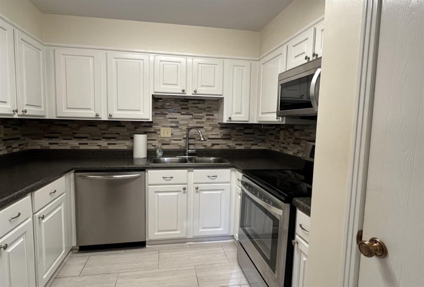 6960 COUNTRY RD, Germantown, Tennessee 38138, 3 Bedrooms Bedrooms, 8 Rooms Rooms,2.1 BathroomsBathrooms,Residential,For Sale,COUNTRY,10224537