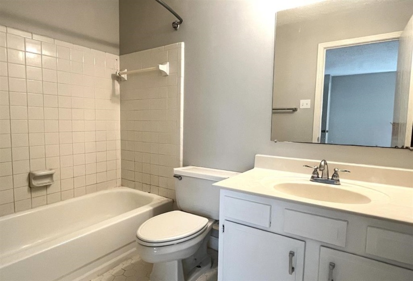6960 COUNTRY RD, Germantown, Tennessee 38138, 3 Bedrooms Bedrooms, 8 Rooms Rooms,2.1 BathroomsBathrooms,Residential,For Sale,COUNTRY,10224537