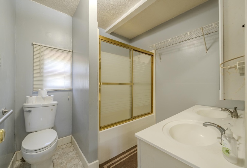 417 TENNESSEE ST, Savannah, Tennessee 38372, 4 Bedrooms Bedrooms, 9 Rooms Rooms,2 BathroomsBathrooms,Residential,For Sale,TENNESSEE,10224545
