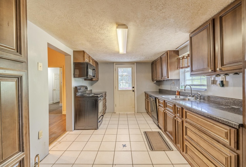 417 TENNESSEE ST, Savannah, Tennessee 38372, 4 Bedrooms Bedrooms, 9 Rooms Rooms,2 BathroomsBathrooms,Residential,For Sale,TENNESSEE,10224545