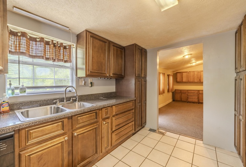 417 TENNESSEE ST, Savannah, Tennessee 38372, 4 Bedrooms Bedrooms, 9 Rooms Rooms,2 BathroomsBathrooms,Residential,For Sale,TENNESSEE,10224545