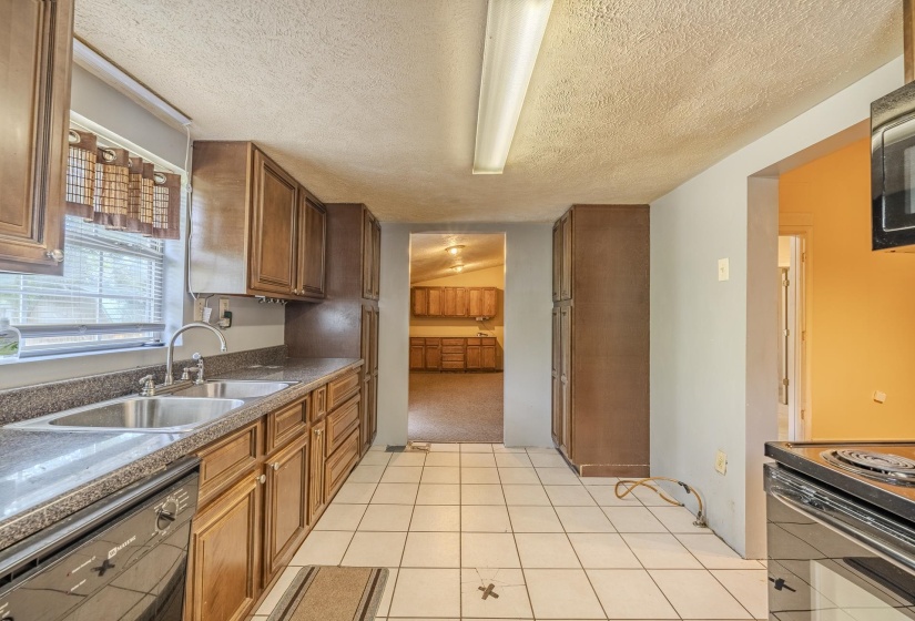 417 TENNESSEE ST, Savannah, Tennessee 38372, 4 Bedrooms Bedrooms, 9 Rooms Rooms,2 BathroomsBathrooms,Residential,For Sale,TENNESSEE,10224545