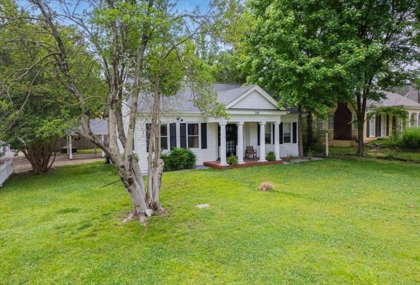726 TREZEVANT ST, Memphis, Tennessee 38112, 3 Bedroom Bedrooms, 6 Room Rooms,2 BathroomBathrooms,Residential,For Sale,TREZEVANT,0,10222952