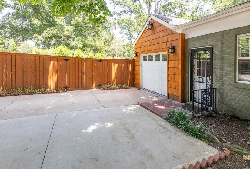 4124 HEDGE HILLS AVE, Memphis, Tennessee 38117, 3 Bedrooms Bedrooms, 7 Rooms Rooms,3 BathroomsBathrooms,Residential,For Sale,HEDGE HILLS,10224562
