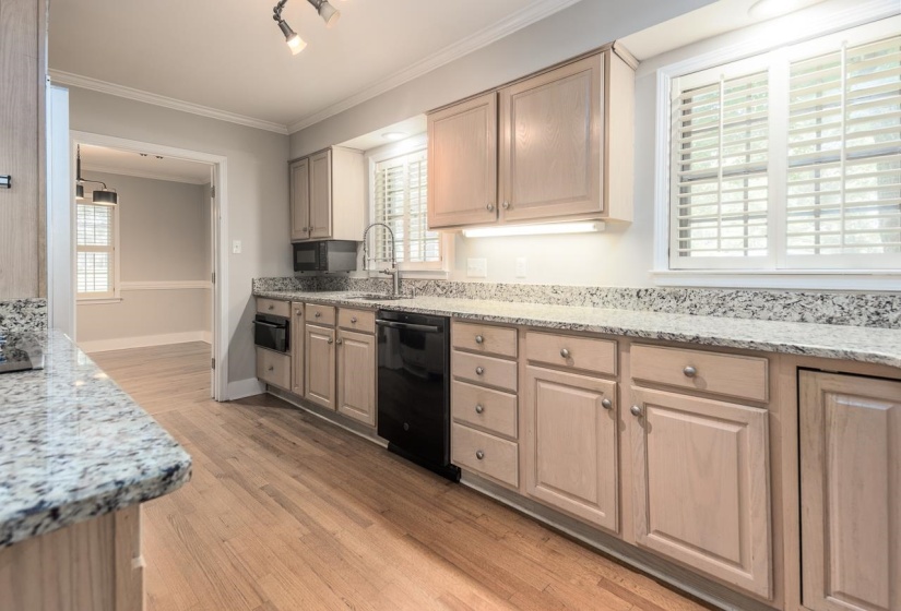 4124 HEDGE HILLS AVE, Memphis, Tennessee 38117, 3 Bedrooms Bedrooms, 7 Rooms Rooms,3 BathroomsBathrooms,Residential,For Sale,HEDGE HILLS,10224562