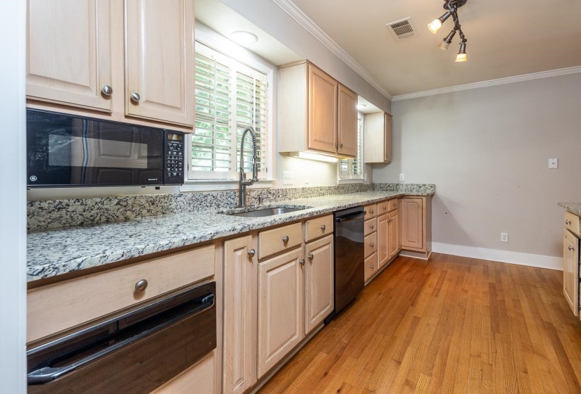 4124 HEDGE HILLS AVE, Memphis, Tennessee 38117, 3 Bedrooms Bedrooms, 7 Rooms Rooms,3 BathroomsBathrooms,Residential,For Sale,HEDGE HILLS,10224562