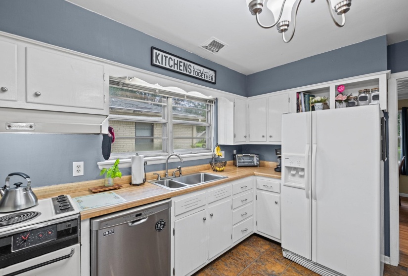 5084 WOODLARK AVE, Memphis, Tennessee 38117, 3 Bedrooms Bedrooms, 7 Rooms Rooms,2 BathroomsBathrooms,Residential,For Sale,WOODLARK,10224565