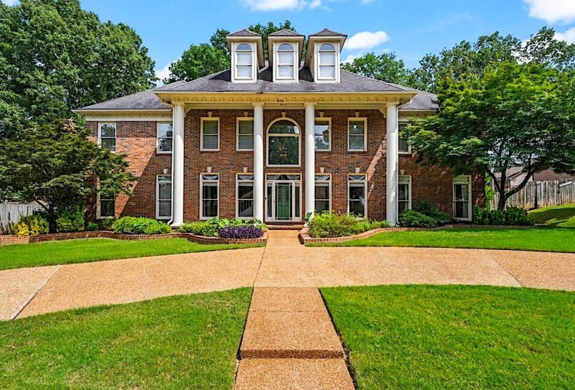 846 LANCELOT CIR, Collierville, Tennessee 38017, 4 Bedrooms Bedrooms, 8 Rooms Rooms,3.1 BathroomsBathrooms,Residential,For Sale,LANCELOT,10224576