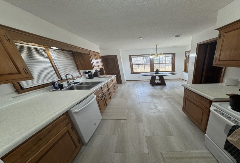 3141 GLEN ECHO DR, Memphis, Tennessee 38115, 3 Bedrooms Bedrooms, 6 Rooms Rooms,2 BathroomsBathrooms,Rental Properties,For Sale,GLEN ECHO,10224609