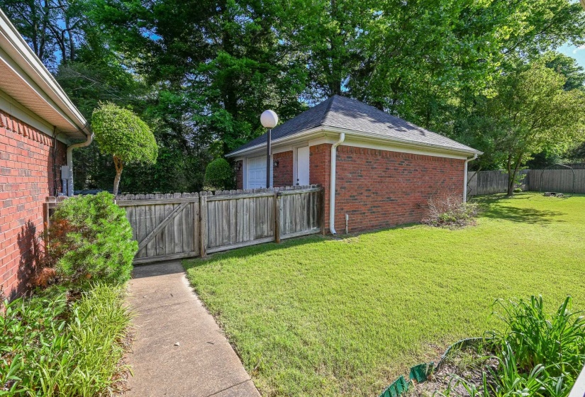 3746 BROADWAY RD, Bartlett, Tennessee 38135, 4 Bedrooms Bedrooms, 7 Rooms Rooms,2 BathroomsBathrooms,Residential,For Sale,BROADWAY,10221203