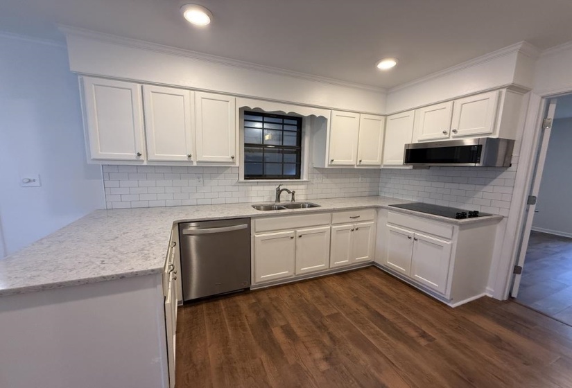 7637 CROSS VILLAGE DR, Germantown, Tennessee 38138, 4 Bedrooms Bedrooms, 8 Rooms Rooms,3 BathroomsBathrooms,Residential,For Sale,CROSS VILLAGE,10224593