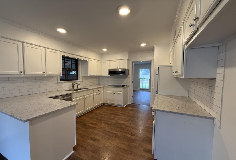 7637 CROSS VILLAGE DR, Germantown, Tennessee 38138, 4 Bedrooms Bedrooms, 8 Rooms Rooms,3 BathroomsBathrooms,Residential,For Sale,CROSS VILLAGE,10224593