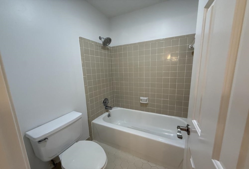 7637 CROSS VILLAGE DR, Germantown, Tennessee 38138, 4 Bedrooms Bedrooms, 8 Rooms Rooms,3 BathroomsBathrooms,Residential,For Sale,CROSS VILLAGE,10224593