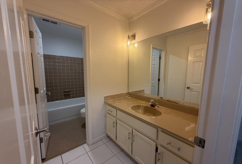 7637 CROSS VILLAGE DR, Germantown, Tennessee 38138, 4 Bedrooms Bedrooms, 8 Rooms Rooms,3 BathroomsBathrooms,Residential,For Sale,CROSS VILLAGE,10224593