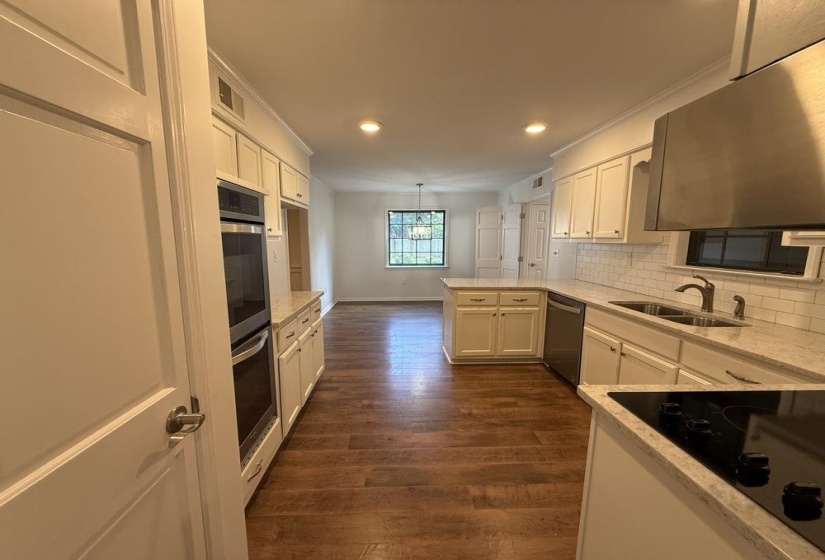 7637 CROSS VILLAGE DR, Germantown, Tennessee 38138, 4 Bedrooms Bedrooms, 8 Rooms Rooms,3 BathroomsBathrooms,Residential,For Sale,CROSS VILLAGE,10224593