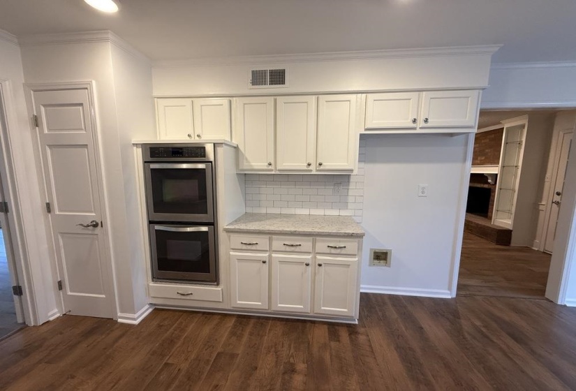 7637 CROSS VILLAGE DR, Germantown, Tennessee 38138, 4 Bedrooms Bedrooms, 8 Rooms Rooms,3 BathroomsBathrooms,Residential,For Sale,CROSS VILLAGE,10224593