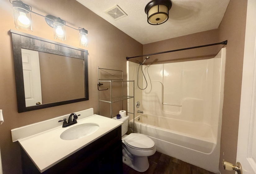 1551 LEAPWOOD ENVILLE RD, Adamsville, Tennessee 38310-4739, 3 Bedrooms Bedrooms, 8 Rooms Rooms,2 BathroomsBathrooms,Residential,For Sale,LEAPWOOD ENVILLE,10224596