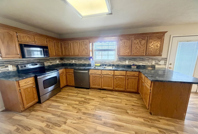 1551 LEAPWOOD ENVILLE RD, Adamsville, Tennessee 38310-4739, 3 Bedrooms Bedrooms, 8 Rooms Rooms,2 BathroomsBathrooms,Residential,For Sale,LEAPWOOD ENVILLE,10224596