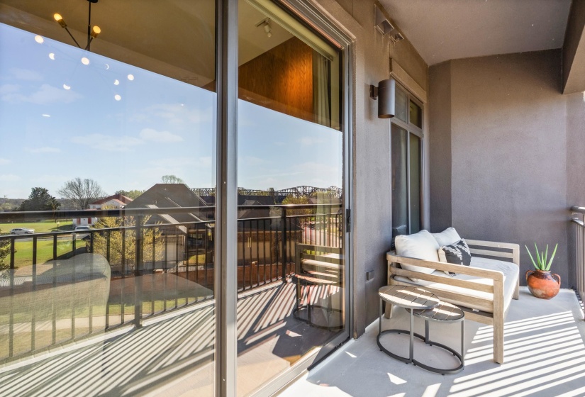 717 RIVERSIDE DR, Memphis, Tennessee 38103, 2 Bedrooms Bedrooms, 5 Rooms Rooms,2 BathroomsBathrooms,Residential,For Sale,RIVERSIDE,10224600
