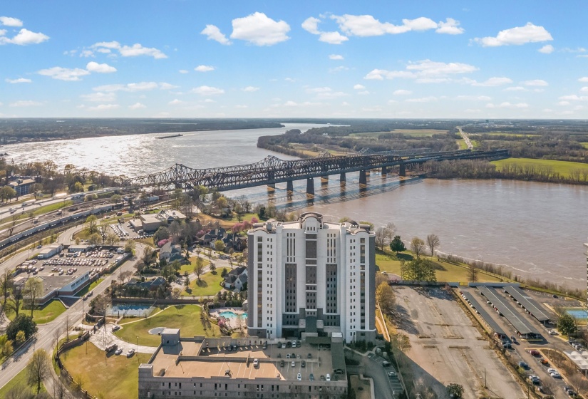 717 RIVERSIDE DR, Memphis, Tennessee 38103, 2 Bedrooms Bedrooms, 5 Rooms Rooms,2 BathroomsBathrooms,Residential,For Sale,RIVERSIDE,10224600