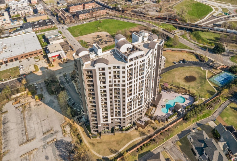 717 RIVERSIDE DR, Memphis, Tennessee 38103, 2 Bedrooms Bedrooms, 5 Rooms Rooms,2 BathroomsBathrooms,Residential,For Sale,RIVERSIDE,10224600