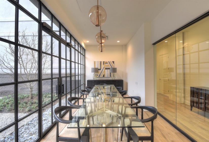 717 RIVERSIDE DR, Memphis, Tennessee 38103, 2 Bedrooms Bedrooms, 5 Rooms Rooms,2 BathroomsBathrooms,Residential,For Sale,RIVERSIDE,10224600