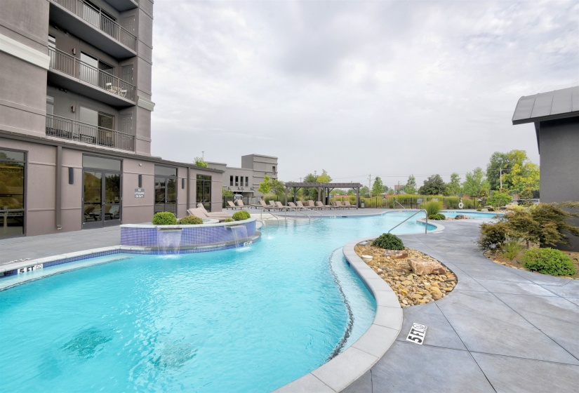 717 RIVERSIDE DR, Memphis, Tennessee 38103, 2 Bedrooms Bedrooms, 5 Rooms Rooms,2 BathroomsBathrooms,Residential,For Sale,RIVERSIDE,10224600