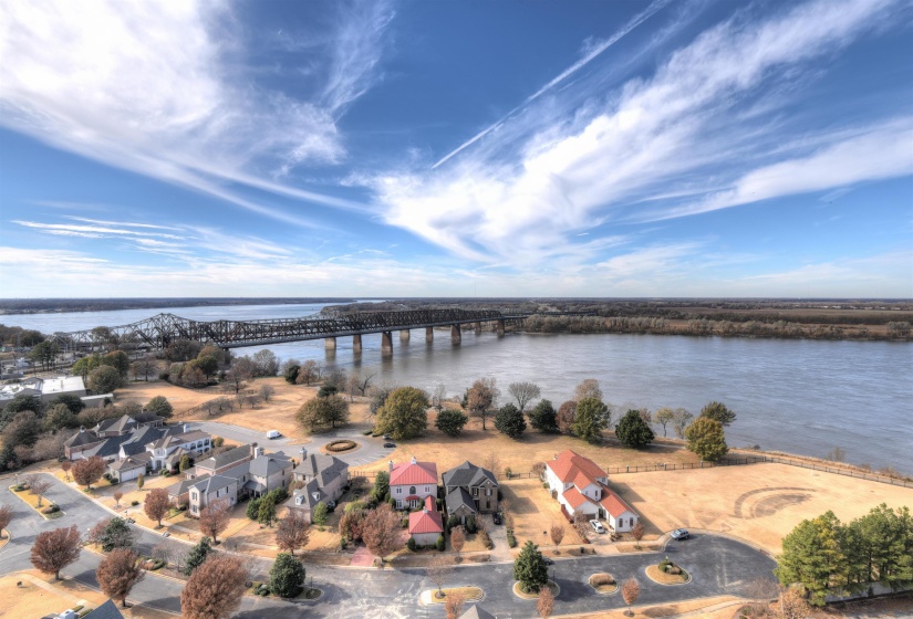 717 RIVERSIDE DR, Memphis, Tennessee 38103, 2 Bedrooms Bedrooms, 5 Rooms Rooms,2 BathroomsBathrooms,Residential,For Sale,RIVERSIDE,10224600
