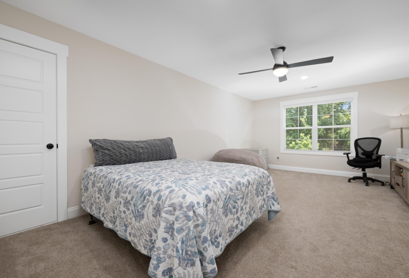 2866 HIGH POINTE AVE, Southaven, Mississippi 38672, 3 Bedrooms Bedrooms, 6 Rooms Rooms,0.3 BathroomBathrooms,Residential,For Sale,HIGH POINTE,10224603