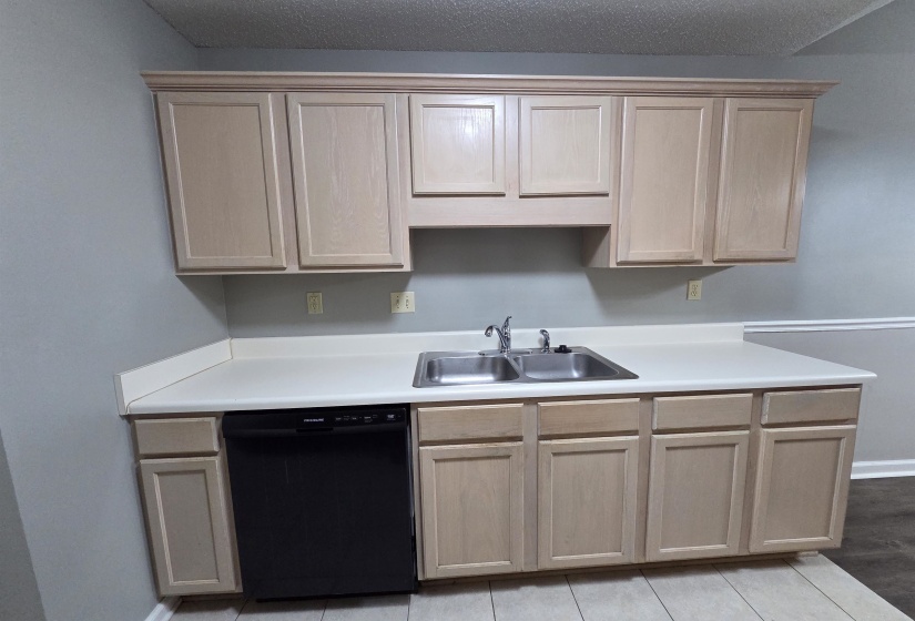 7733 SHADOWLAND DR, Memphis, Tennessee 38125-2851, 2 Bedrooms Bedrooms, 5 Rooms Rooms,2 BathroomsBathrooms,Rental Properties,For Sale,SHADOWLAND,10224616