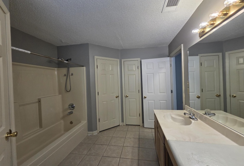 7733 SHADOWLAND DR, Memphis, Tennessee 38125-2851, 2 Bedrooms Bedrooms, 5 Rooms Rooms,2 BathroomsBathrooms,Rental Properties,For Sale,SHADOWLAND,10224616