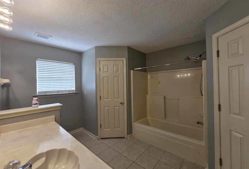 7733 SHADOWLAND DR, Memphis, Tennessee 38125-2851, 2 Bedrooms Bedrooms, 5 Rooms Rooms,2 BathroomsBathrooms,Rental Properties,For Sale,SHADOWLAND,10224616