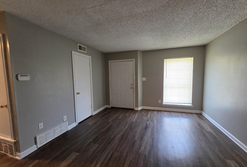 3277 VALLEY STREAM CV, Memphis, Tennessee 38128-1024, 4 Bedrooms Bedrooms, 6 Rooms Rooms,2 BathroomsBathrooms,Rental Properties,For Sale,VALLEY STREAM,10224617