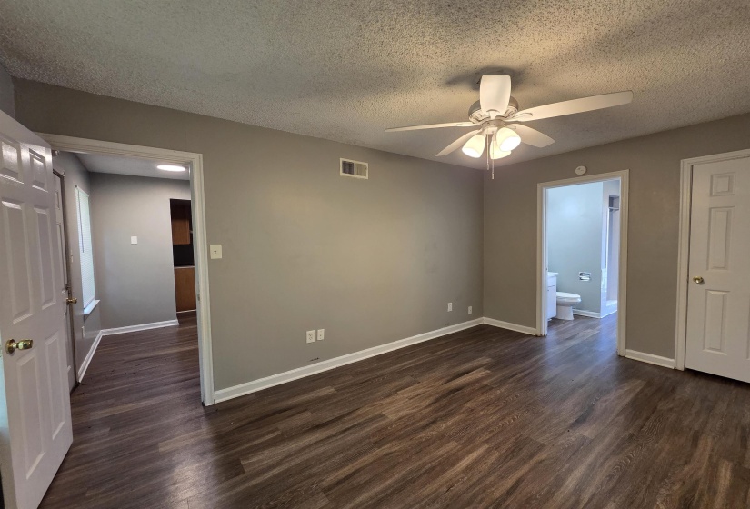 3277 VALLEY STREAM CV, Memphis, Tennessee 38128-1024, 4 Bedrooms Bedrooms, 6 Rooms Rooms,2 BathroomsBathrooms,Rental Properties,For Sale,VALLEY STREAM,10224617