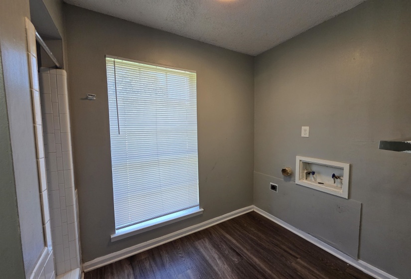 3277 VALLEY STREAM CV, Memphis, Tennessee 38128-1024, 4 Bedrooms Bedrooms, 6 Rooms Rooms,2 BathroomsBathrooms,Rental Properties,For Sale,VALLEY STREAM,10224617