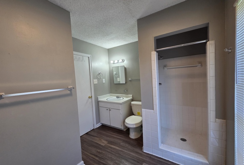 3277 VALLEY STREAM CV, Memphis, Tennessee 38128-1024, 4 Bedrooms Bedrooms, 6 Rooms Rooms,2 BathroomsBathrooms,Rental Properties,For Sale,VALLEY STREAM,10224617