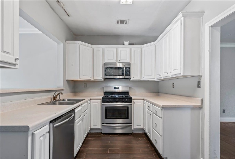 882 HAWTHORNE ST, Memphis, Tennessee 38107, 2 Bedrooms Bedrooms, 6 Rooms Rooms,2 BathroomsBathrooms,Residential,For Sale,HAWTHORNE,10224632