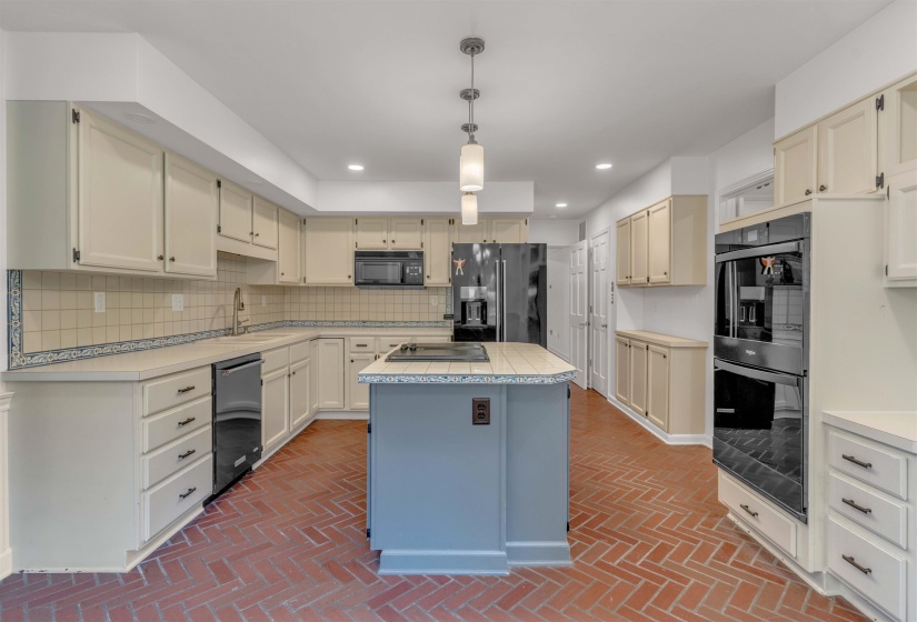 2391 YESTER OAKS DR, Germantown, Tennessee 38139, 4 Bedrooms Bedrooms, 10 Rooms Rooms,2.1 BathroomsBathrooms,Residential,For Sale,YESTER OAKS,10224639