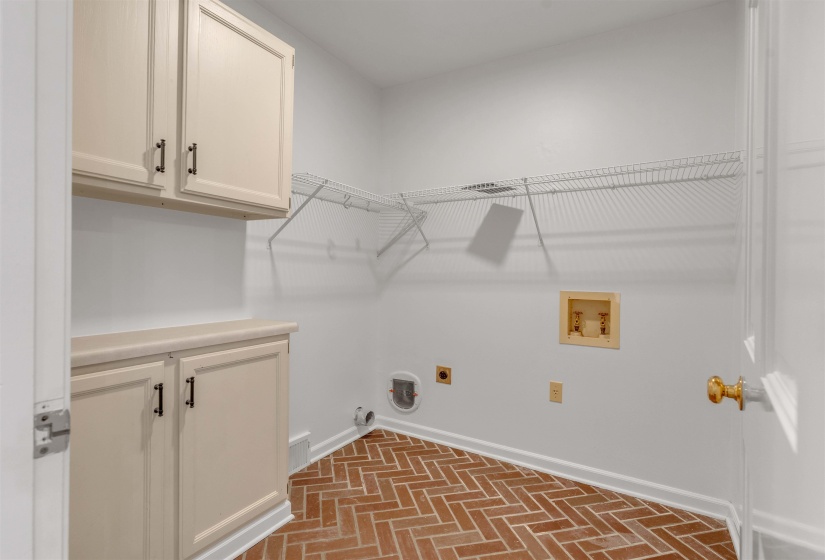 2391 YESTER OAKS DR, Germantown, Tennessee 38139, 4 Bedrooms Bedrooms, 10 Rooms Rooms,2.1 BathroomsBathrooms,Residential,For Sale,YESTER OAKS,10224639