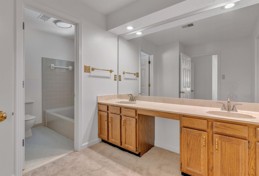 2391 YESTER OAKS DR, Germantown, Tennessee 38139, 4 Bedrooms Bedrooms, 10 Rooms Rooms,2.1 BathroomsBathrooms,Residential,For Sale,YESTER OAKS,10224639