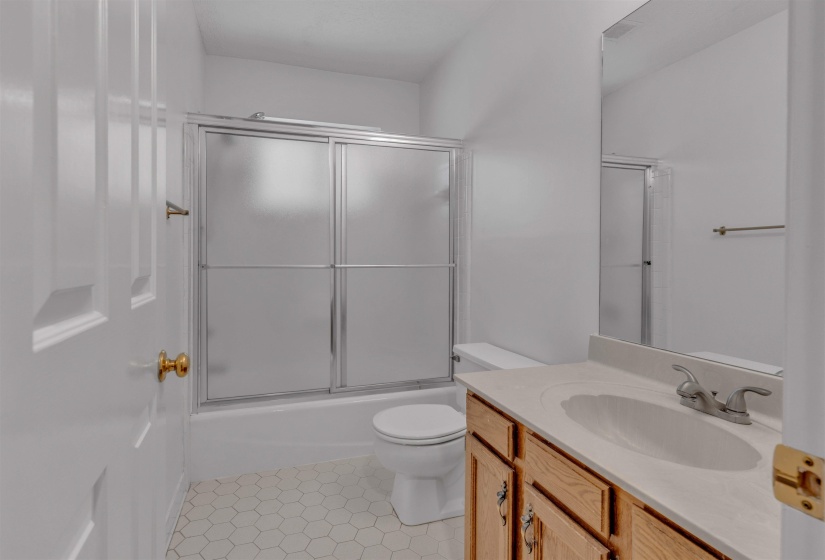 2391 YESTER OAKS DR, Germantown, Tennessee 38139, 4 Bedrooms Bedrooms, 10 Rooms Rooms,2.1 BathroomsBathrooms,Residential,For Sale,YESTER OAKS,10224639