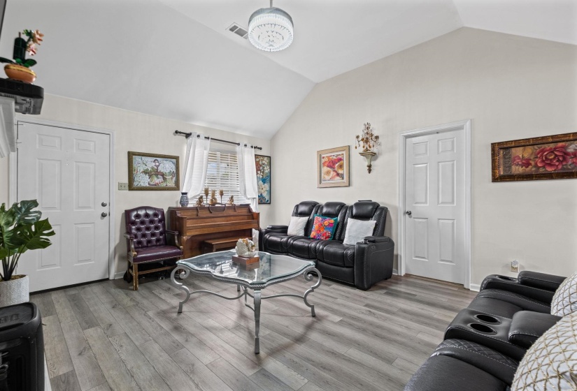7492 KRISTYWOOD CV, Memphis, Tennessee 38133, 3 Bedrooms Bedrooms, 5 Rooms Rooms,2 BathroomsBathrooms,Residential,For Sale,KRISTYWOOD,10224645