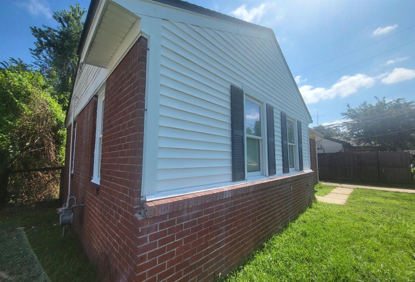 4220 GAILWOOD DR, Memphis, Tennessee 38122, 3 Bedrooms Bedrooms, 5 Rooms Rooms,1 BathroomBathrooms,Rental Properties,For Sale,GAILWOOD,10224657
