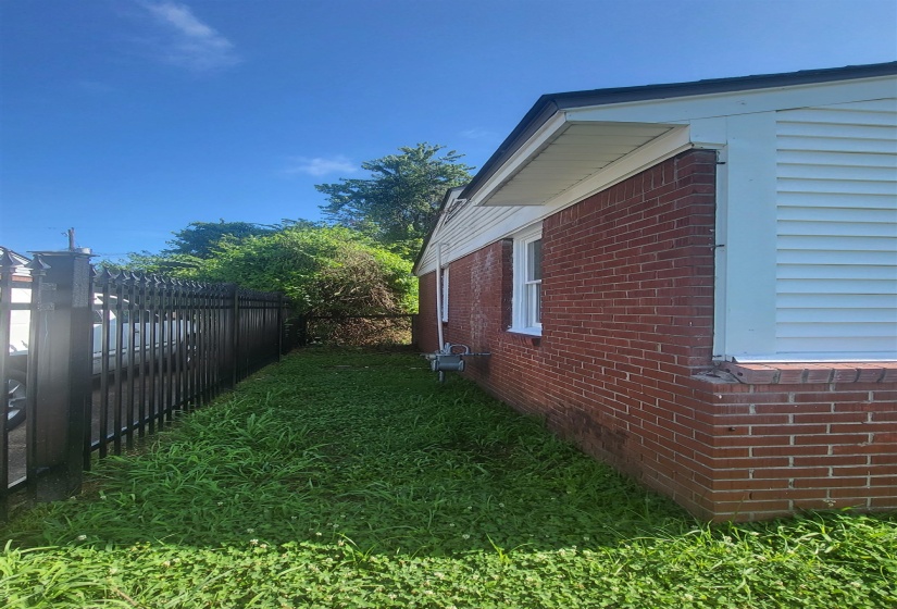 4220 GAILWOOD DR, Memphis, Tennessee 38122, 3 Bedrooms Bedrooms, 5 Rooms Rooms,1 BathroomBathrooms,Rental Properties,For Sale,GAILWOOD,10224657