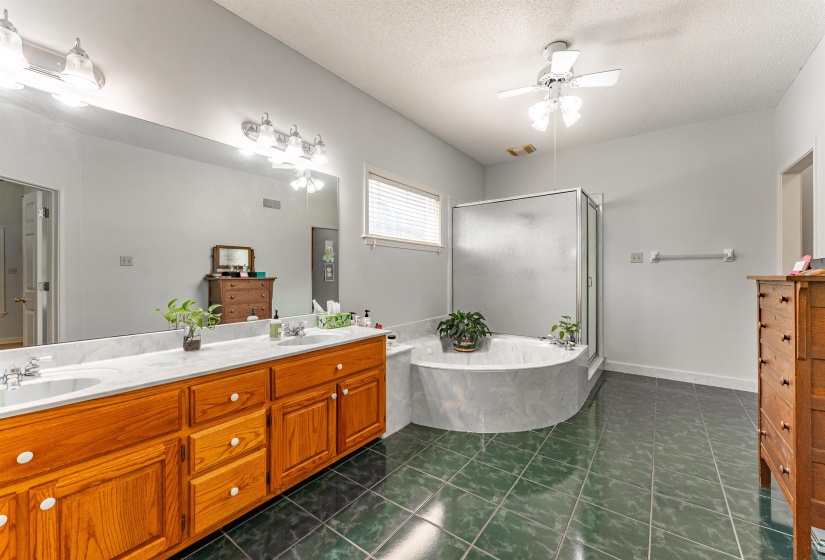 8740 OLD BROWNSVILLE RD, Bartlett, Tennessee 38002, 4 Bedrooms Bedrooms, 7 Rooms Rooms,3.1 BathroomsBathrooms,Residential,For Sale,OLD BROWNSVILLE,10224666
